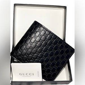 ** Brand New ** - Mens Gucci wallet in black…And just in time for the holidays!!